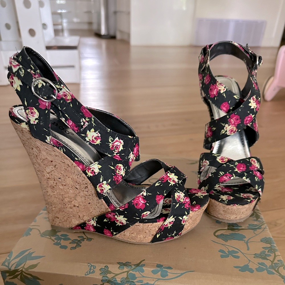 NIB Bamboo floral wedges Size 8